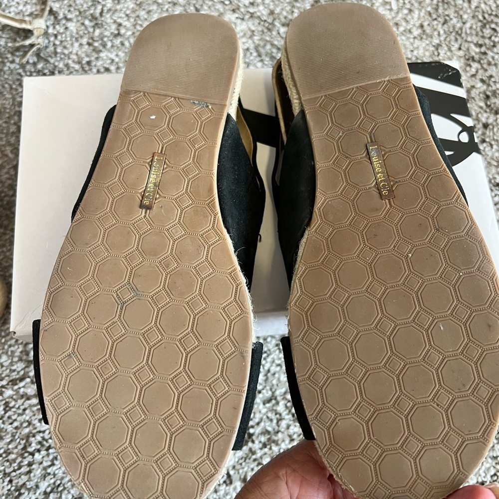 Louise et Cie Sandals Black Suede Isamarie Like New Size 7 So Stylish & Comfy! - Picture 4 of 5